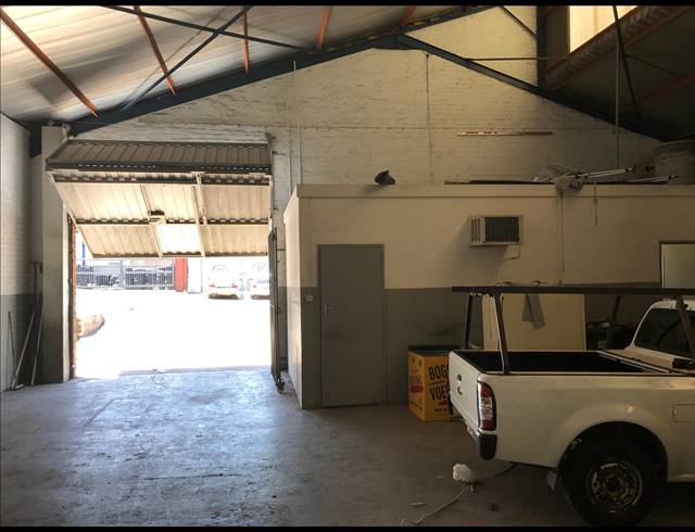 375M² FACTORY TO LET IN PAROW CENTRAL